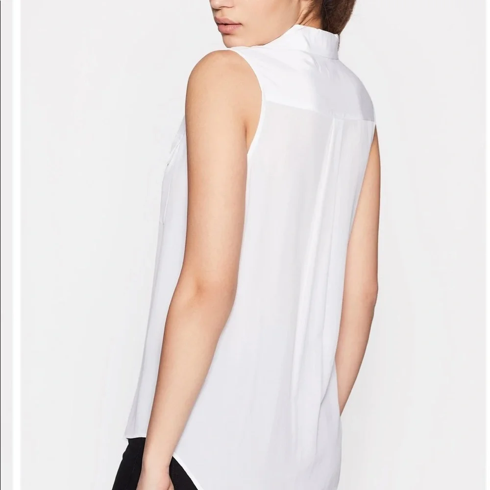 Equipment slim signature sleeveless silk shirt